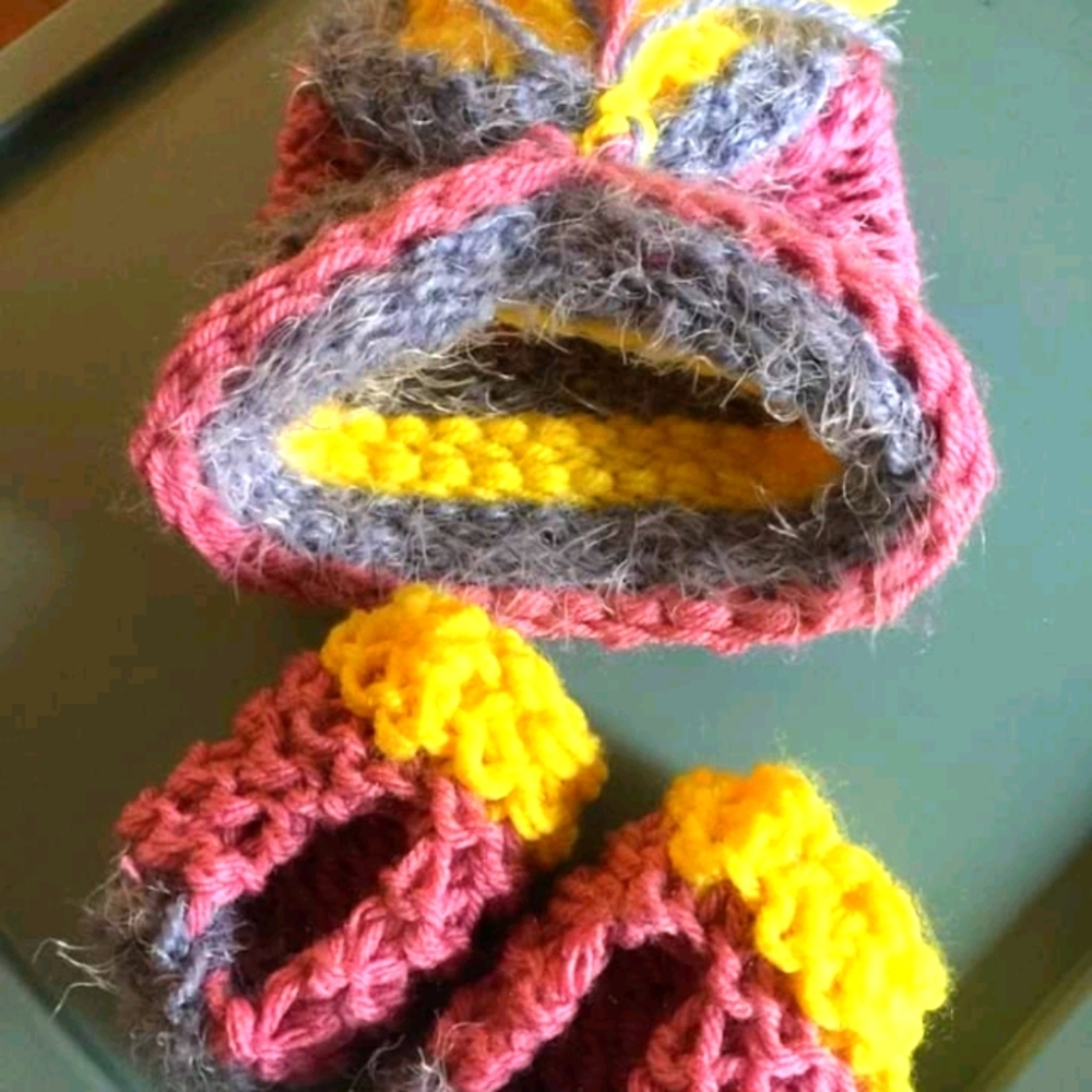 Nb Handmade Hat & Booties
